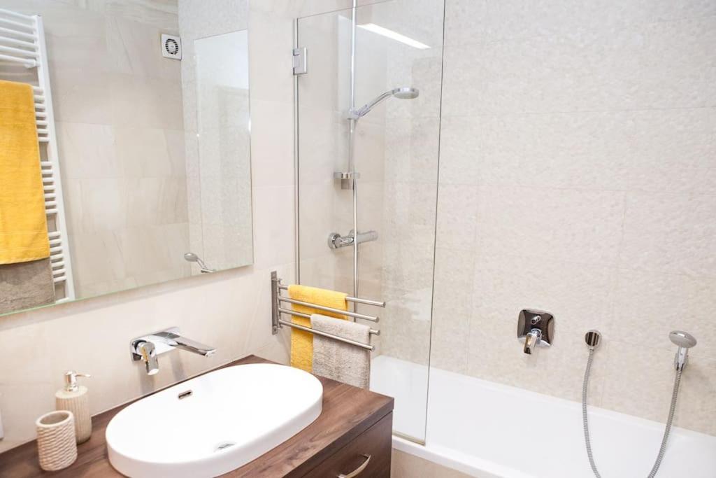 Liszt Apartman Gyor Ngoại thất bức ảnh