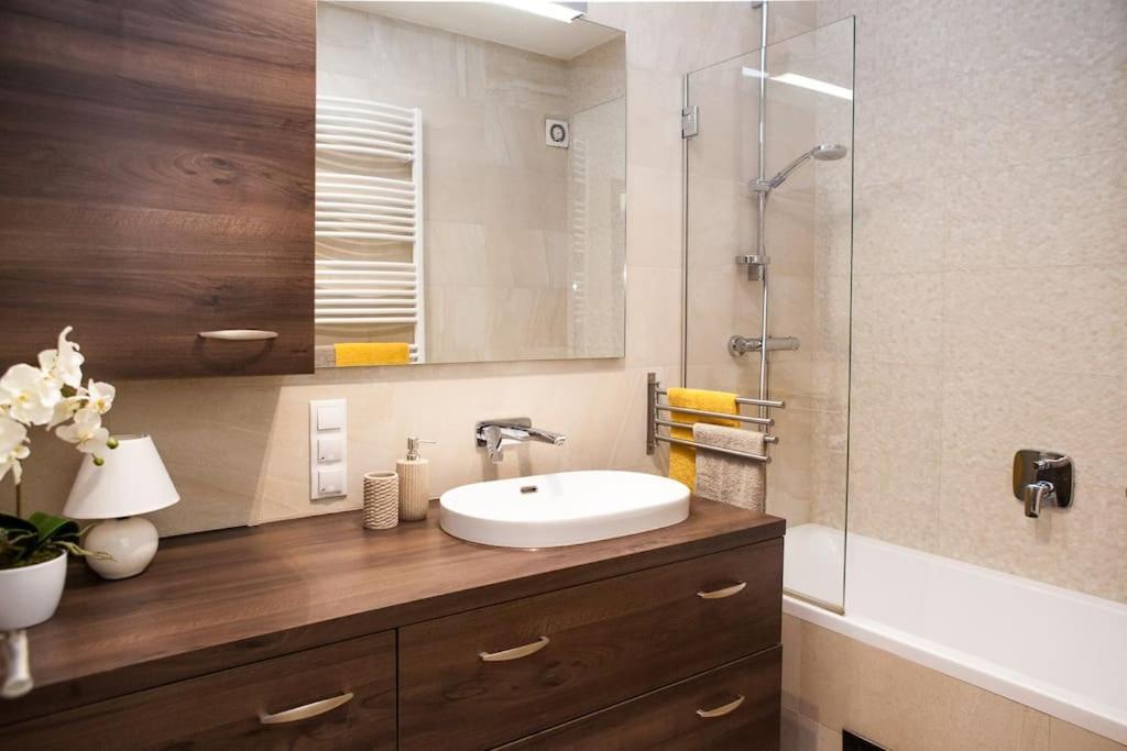 Liszt Apartman Gyor Ngoại thất bức ảnh